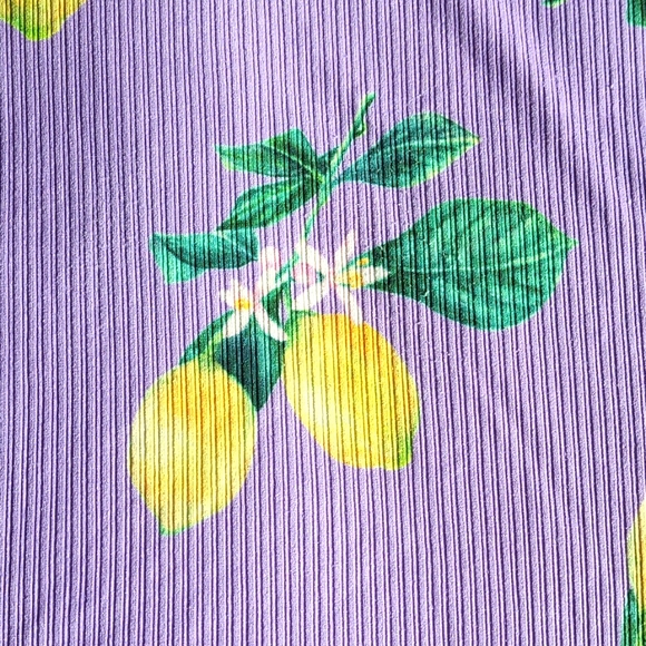 🌷 Lemon Pattern Mock Neck Crop Tee Size S - Picture 3 of 7